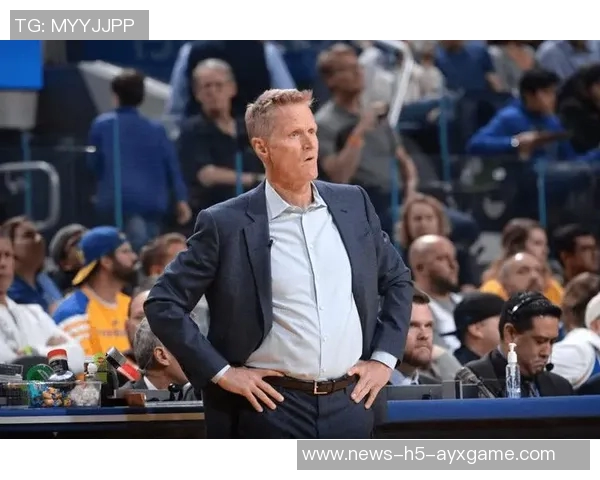 绝杀回合暂停时勇士换防守球员的背后策略分析与阿德尔曼的战术思考